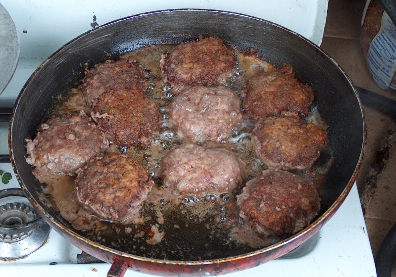 Preparation of cutlets.