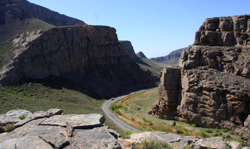 Road from Kentau to Sholakkurgan.