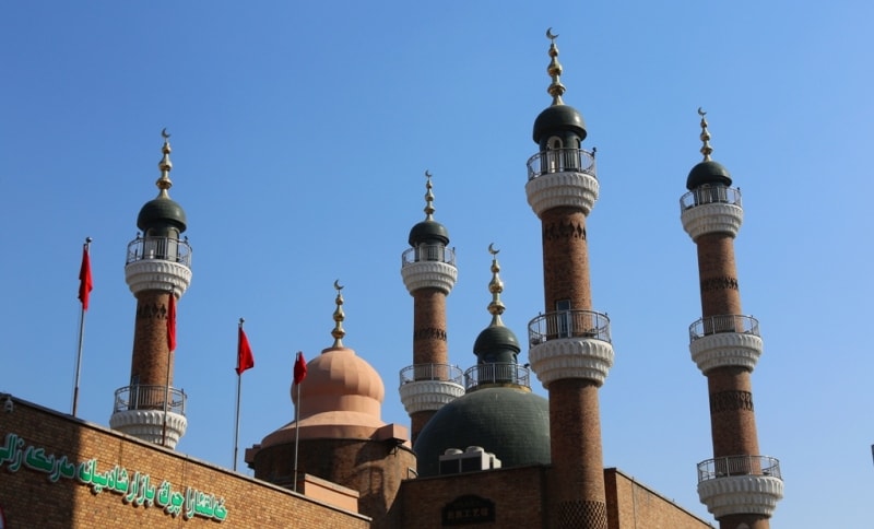 Мечеть города на городском базаре.