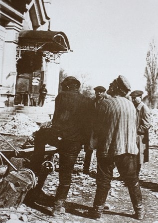 Снятие колоколов в 1929 году.