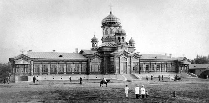 Купола церкви Александра Невского и Марии Магдалины.
