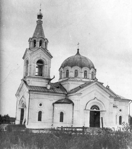 Каменный Покровский собор 1882 года постройки. Разрушен стихией через 5 лет построен деревянный. Снесли в 1934 году.