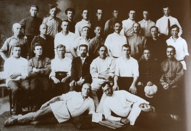 А.П.Зенков (справа, внизу) среди сослуживцев, 1920-30-е г.г.