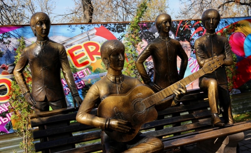 Monuments "The Beatles".