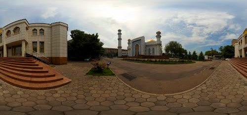 Панорама центральной мечети Алматы.