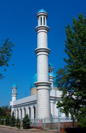 Минарет мечети.