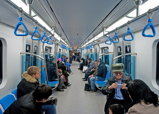 В вагоне Алматинского метро.