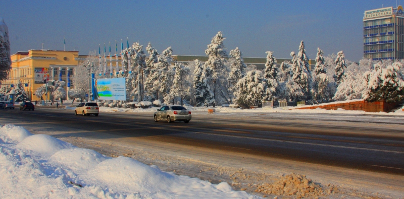 Улица Толе-би, бывшая улица Комсомольская. Зима, 2012 года.