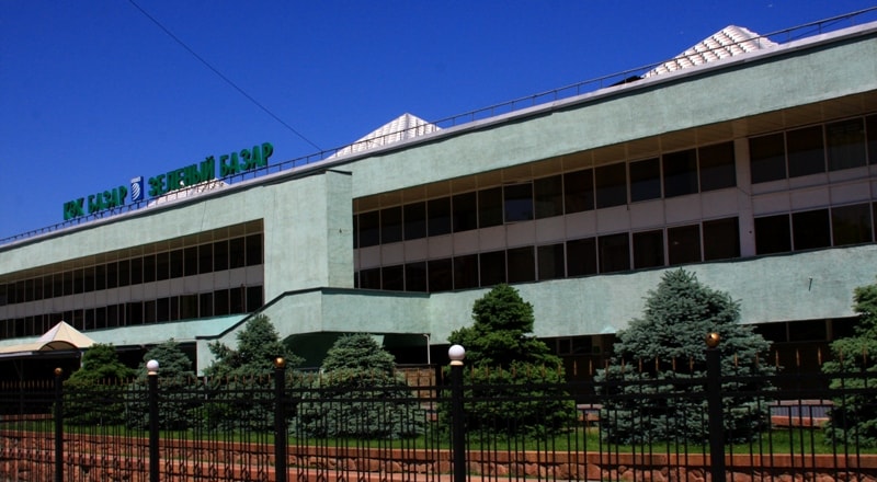 Зеленый базар в Алматы.