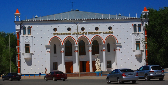 Дом культуры НПЗ в Жилгородке.