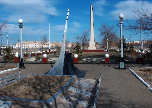 Мемориал погибшим ракетчикам в городе.