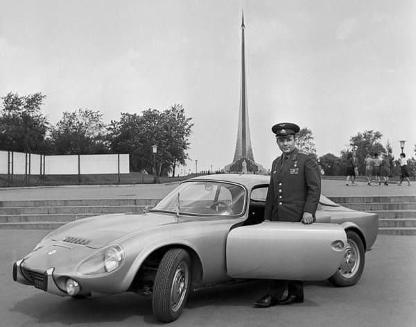 A gift from the French company Matra, the Matra Djet sports car. The photo was taken at the monument to Space Conquerors in the summer of 1965.