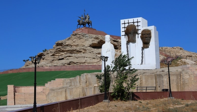 Памятник на холме Курганташ.