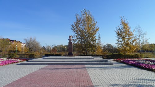Памятник Канышу Сатпаеву.