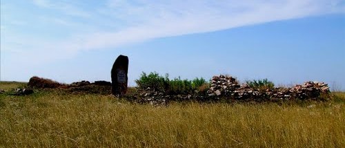 Археологические раскопки древнего поселения на территории области.