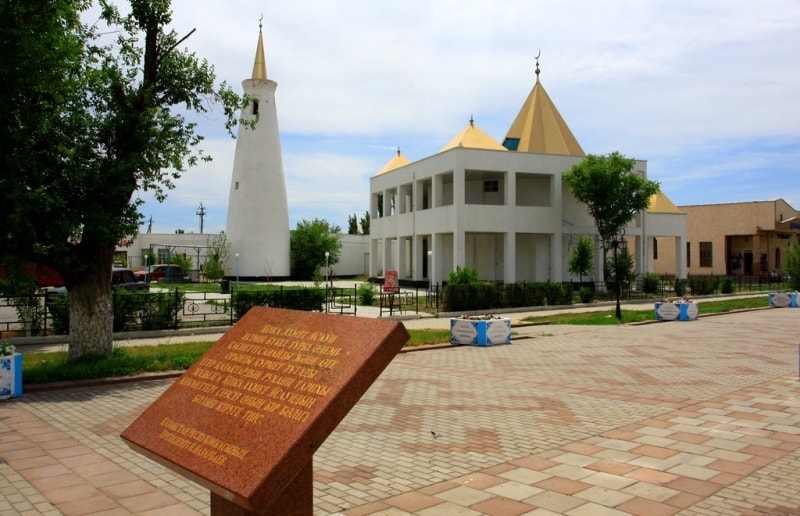 Avenue "Hikmets Yassaui" in Turkestan.