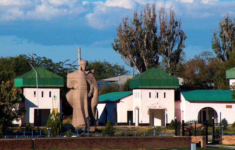 Monument Al-Farabi.