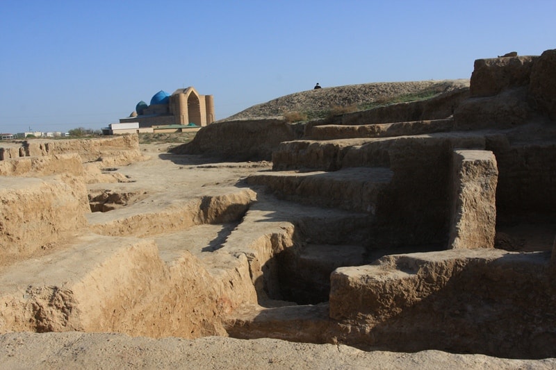 Археологические раскопки на городище Культобе в Туркестане.