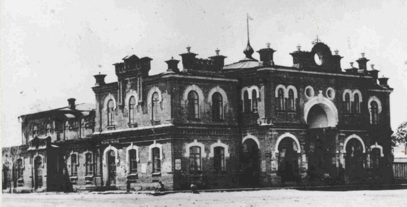 Народный Дом в Усть-Каменогорске в котором впоследствии разместился драматический театр имени Жамбыла Жабаева.