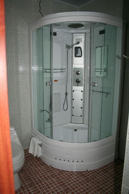 Shower room.