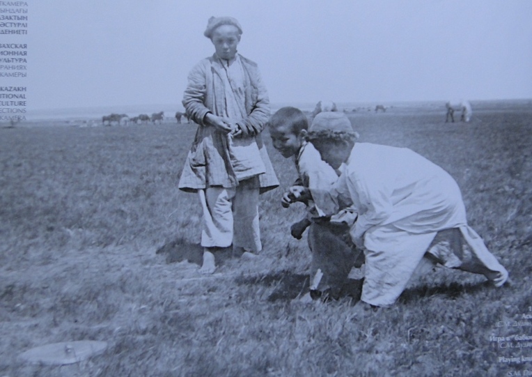 Alchiki - asyky kazakh of national game.