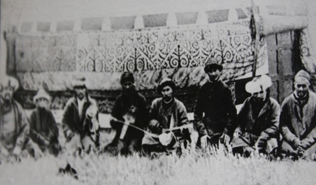 Акыны и музыканты. 1868 год.