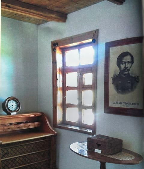 Комната Чокана Валиханова в усадьбе Сарымбет.