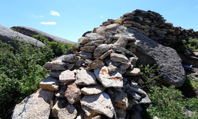 Stone walls of Ablaykit.