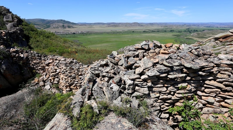 Stone walls of Ablaykit.