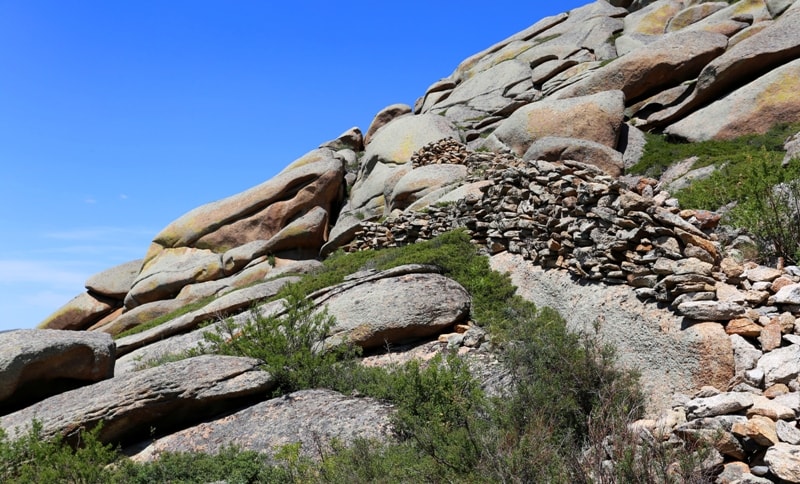 Stone walls of Ablaykit.