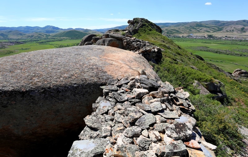 Stone walls of Ablaykit.