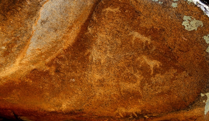 Rock paintings in Akbaur.