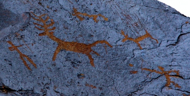 Eshkiolmes subjects of art petroglyphs.