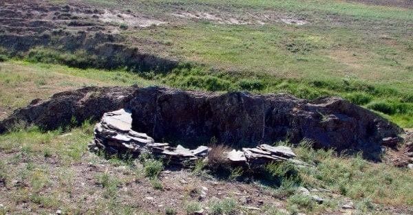 Древнее поселение у петроглифов Саускандык.