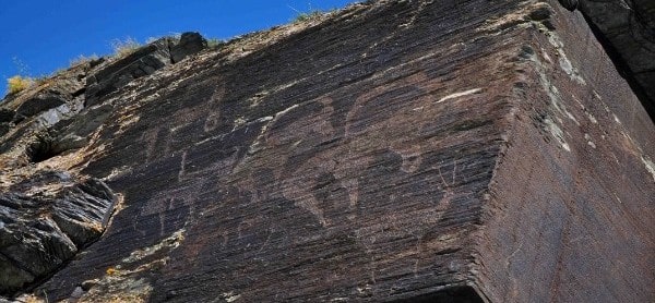 Sauiskandyk petroglyphs.