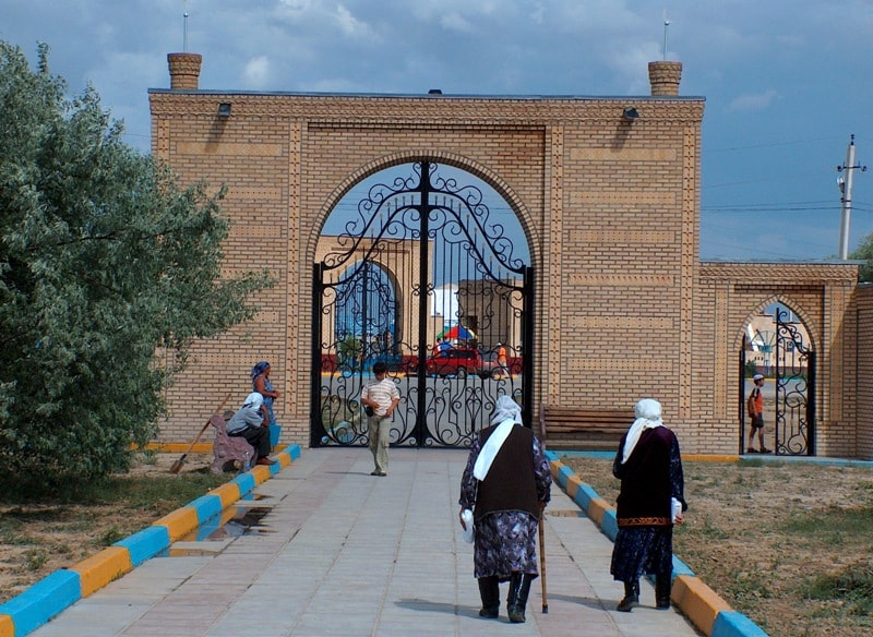 Pilgrims in the neighborhood of the mausoleum Arstan bab.