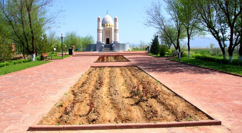 Domalak ana mausoleum.