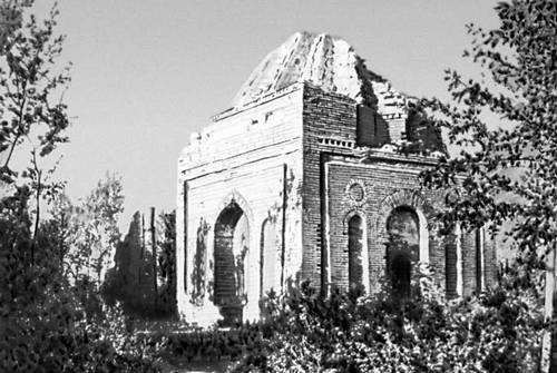 Мавзолей Бабаджи-хатун. Фотография из энциклопедии Каз. ССР.