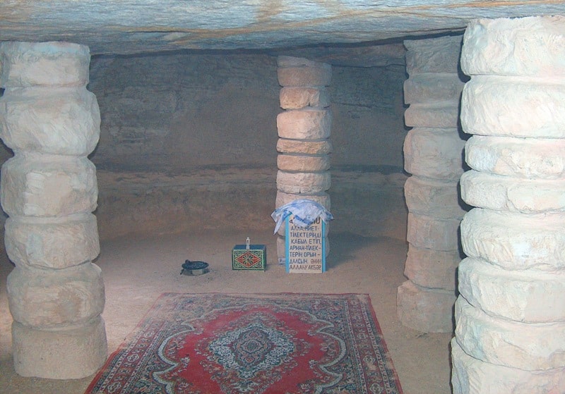 Подземная мечеть Караман-ата.