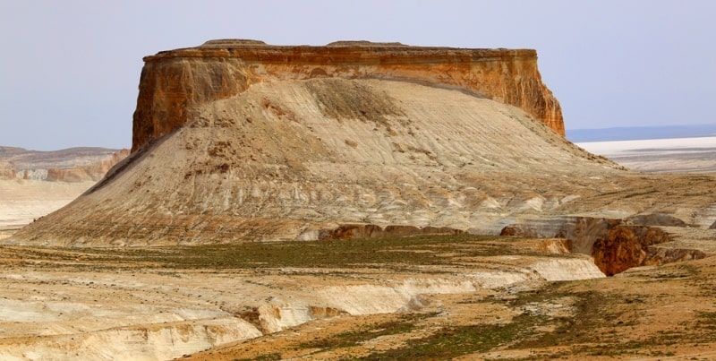 Vicinities of the Ortasha plateau of Boszhira. Borly tau mount.