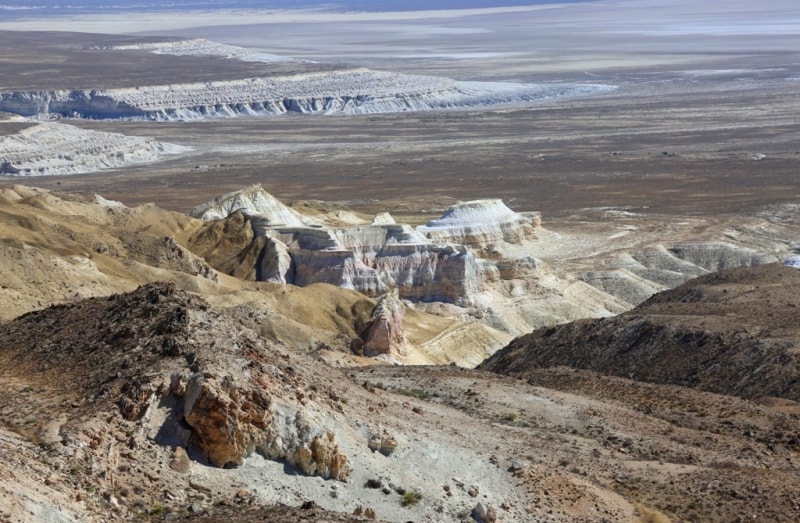 Vicinities and sights Western cliff Ustyurt plateau.