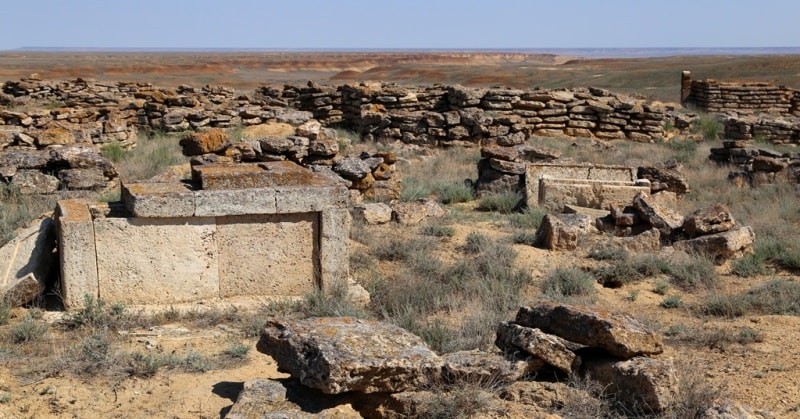 Ancient necropolises on the Kuruksay ravine. Northern the Ustyurt plateau.