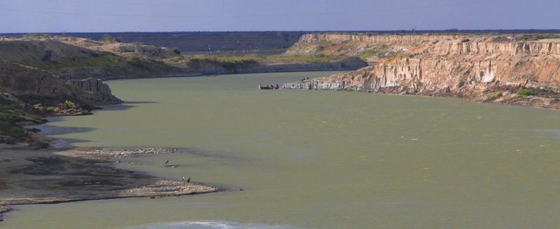 Река Сыр-Дарья в районе Аклакского гидроузла, в полутора километрах от дельты.