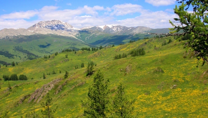 Sights of the Kazakhstan Altai. On the Austrian road.