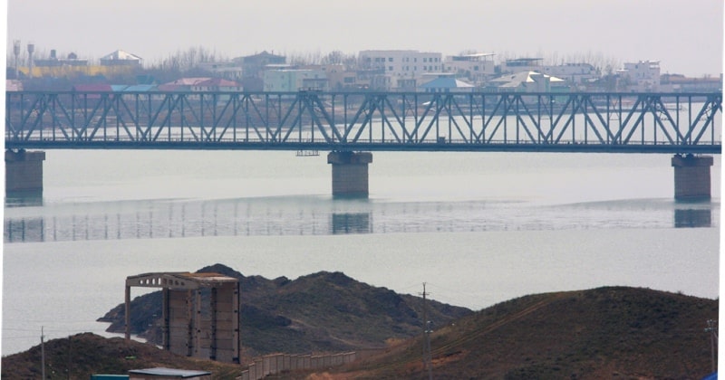 Капшагайская ГЭC, водохранилище и окрестности.