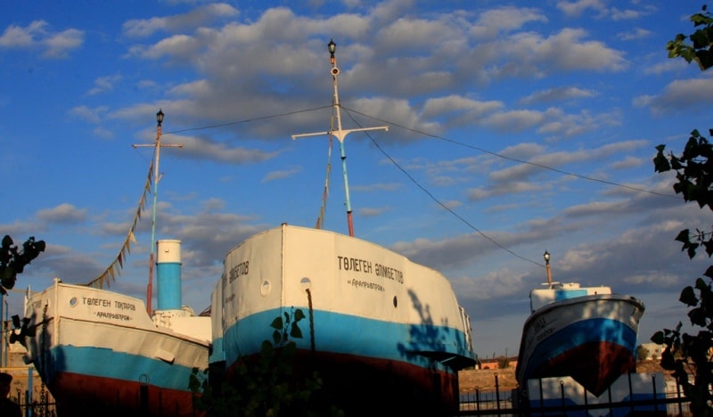 Monument of Fishermen in Aralsk town.