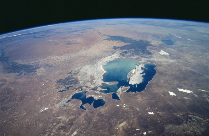 Вид на Аральское море с МКС. Фотография из космоса предоставлена пресс-службой Росавиакосмоса в 2003 году.