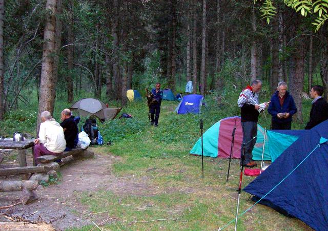 Лагерь горных туристов на Красной поляне.