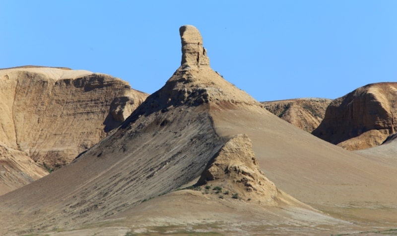 Гора Карасандык и окрестности Восточного чинка плато Устюрт. 