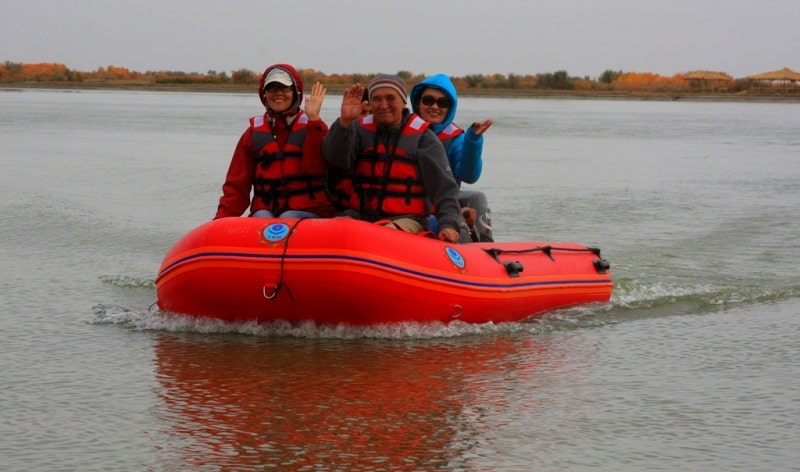  Travels on the Syr-Darya river.